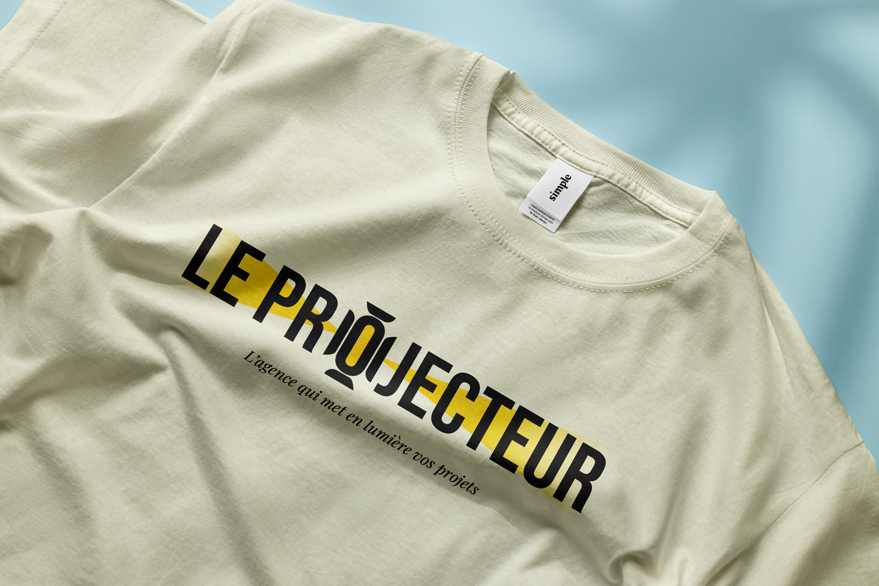 Mockup t-shirt Le Projecteur avec slogan